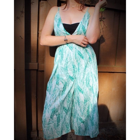 Latiste Leaf Print Tie-Back Jumpsuit - Picture 3 of 8